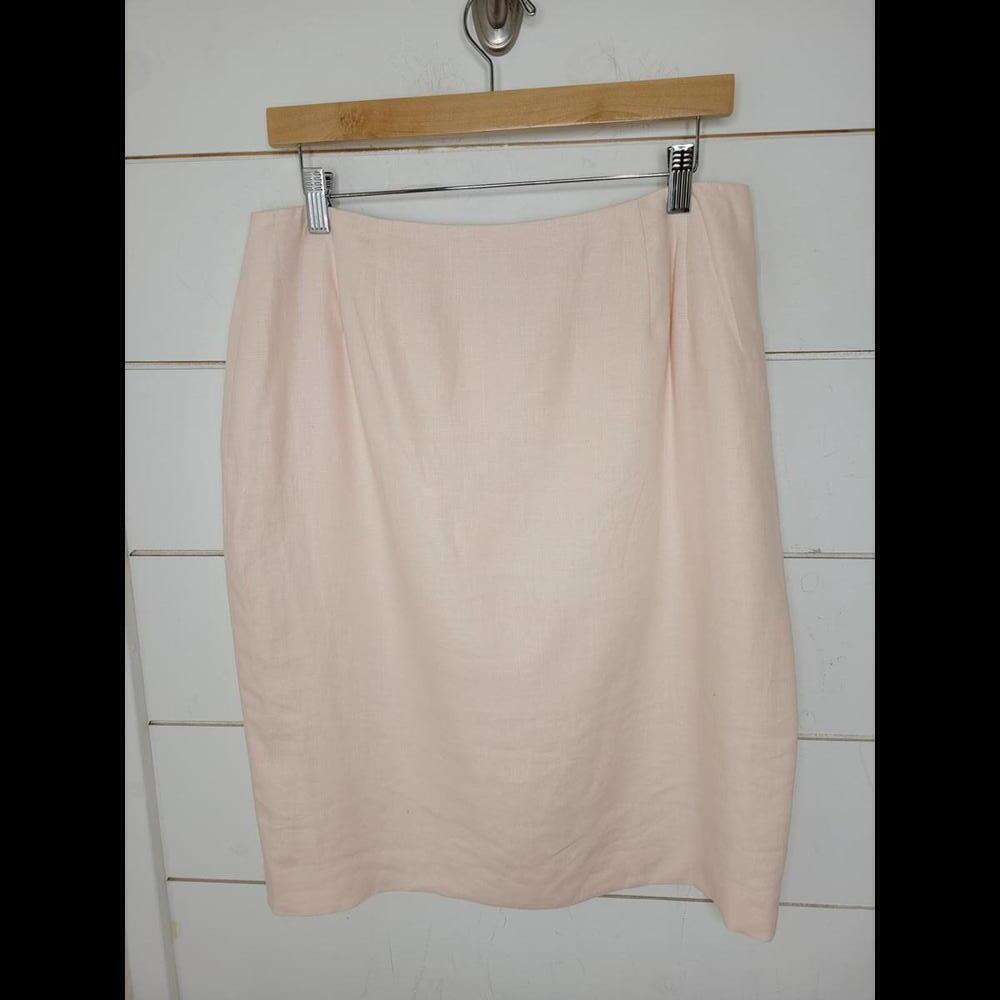 Valerie Stevens size 14 pale pink linen skirt. Knee length